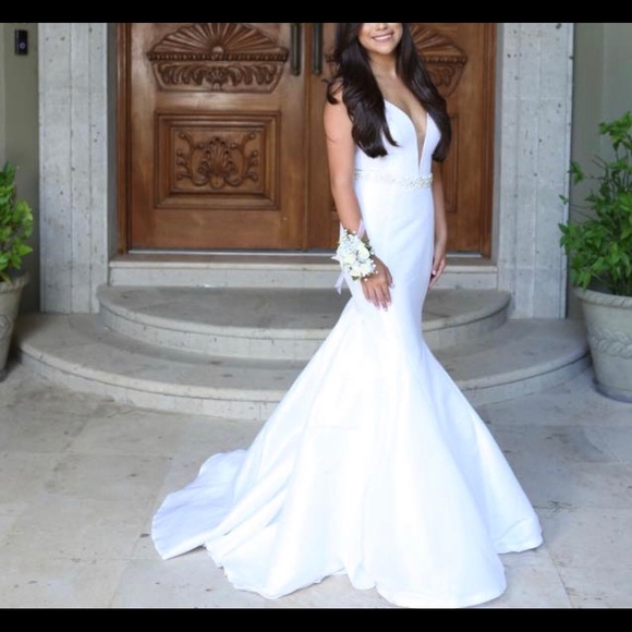Jovani Style 32515 only used once 
Long white gown - Picture 5 of 6